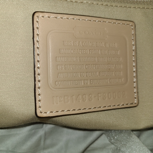 Coach Set Zebra Print Extra Large Canvas Resort Tote Bag with Wristlet - Picture 8 of 8